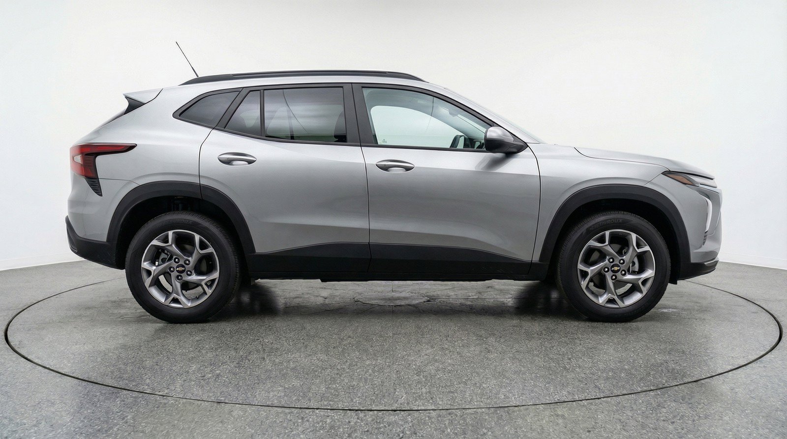 Used 2025 Chevrolet Trax LT FWD image 11