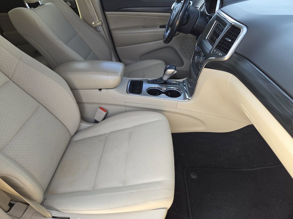 Used 2020 Jeep Grand Cherokee Laredo image 9