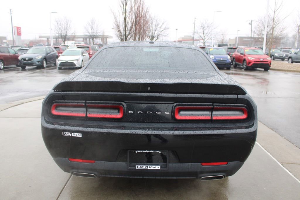 Used 2018 Dodge Challenger SXT image 8
