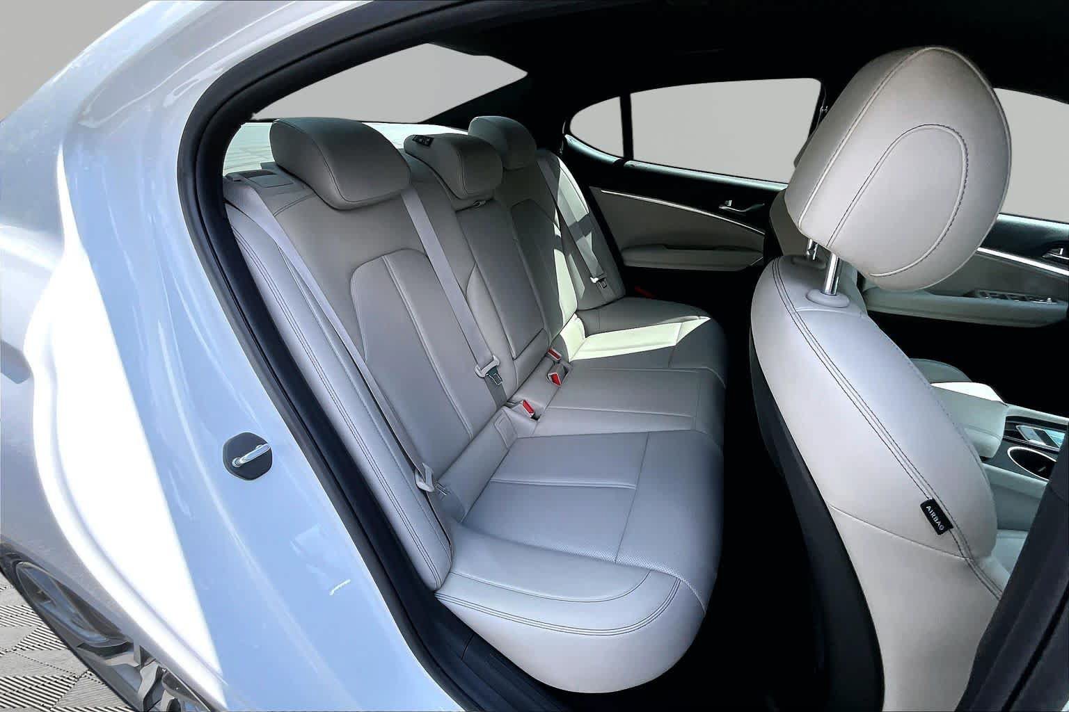 Used 2023 Genesis G70 2.0T RWD image 20