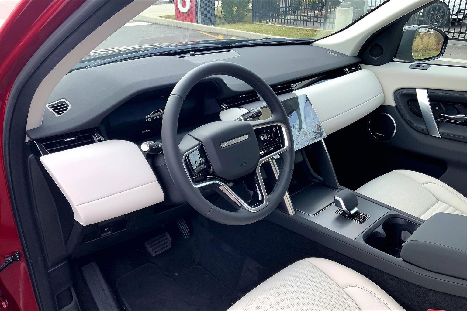 New 2025 Land Rover Discovery Sport S image 8