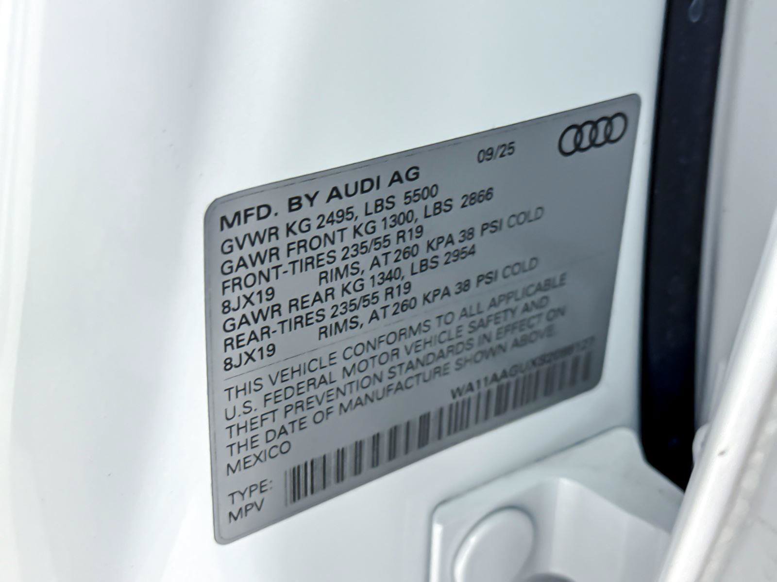 Used 2025 Audi Q5 Premium w/ Convenience Package AWD/4WD image 29