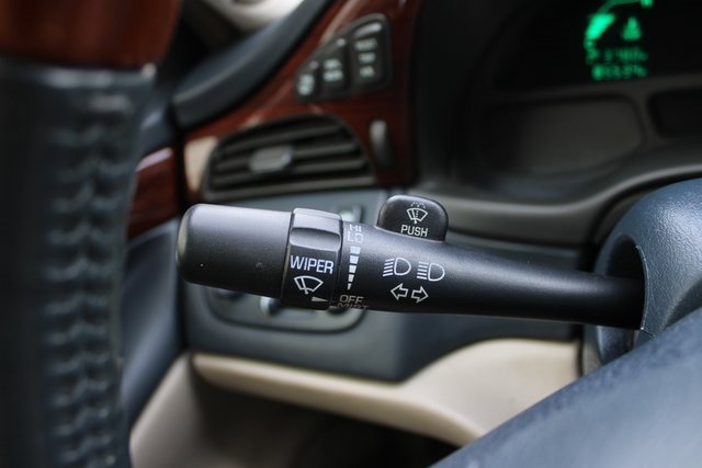 Used 2005 Cadillac De Ville w/ Limited Edition Package image 17