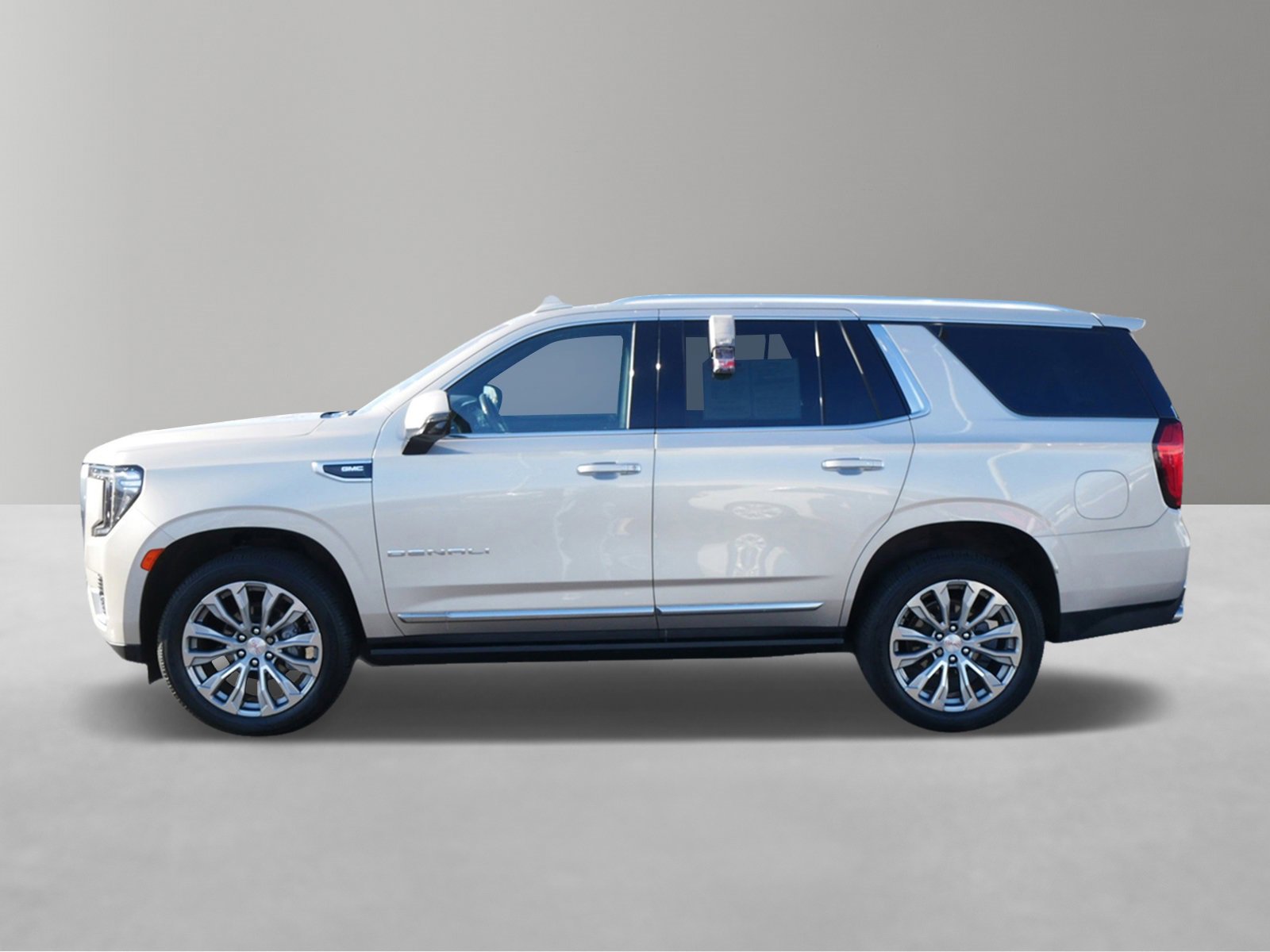 Used 2021 GMC Yukon Denali w/ Denali Premium Package image 2