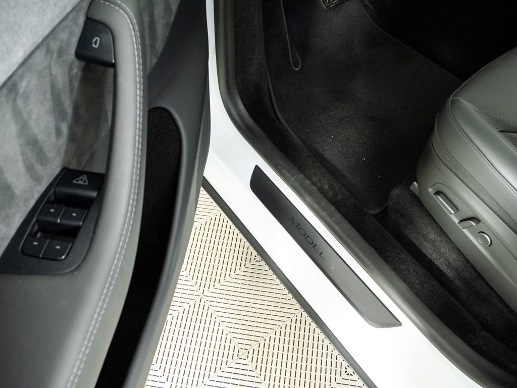 Used 2026 Tesla Model Y Long Range image 7