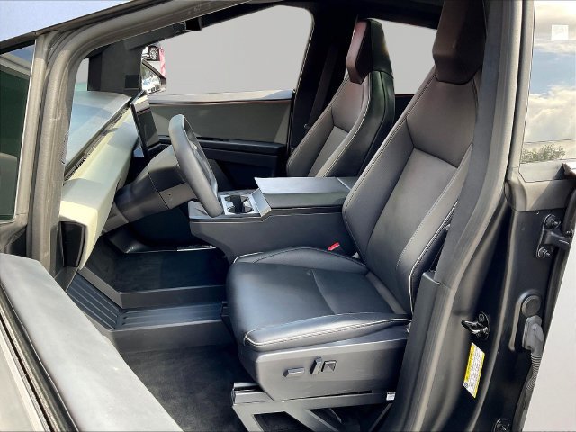 Used 2024 Tesla Cybertruck AWD Crew Cab image 23