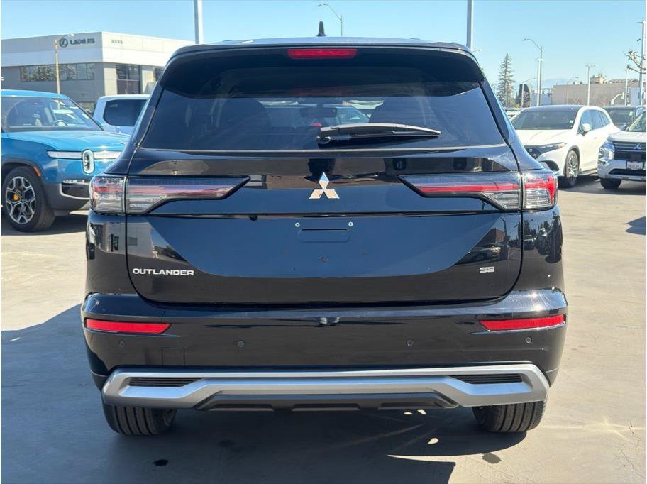 New 2026 Mitsubishi Outlander SE FWD image 6