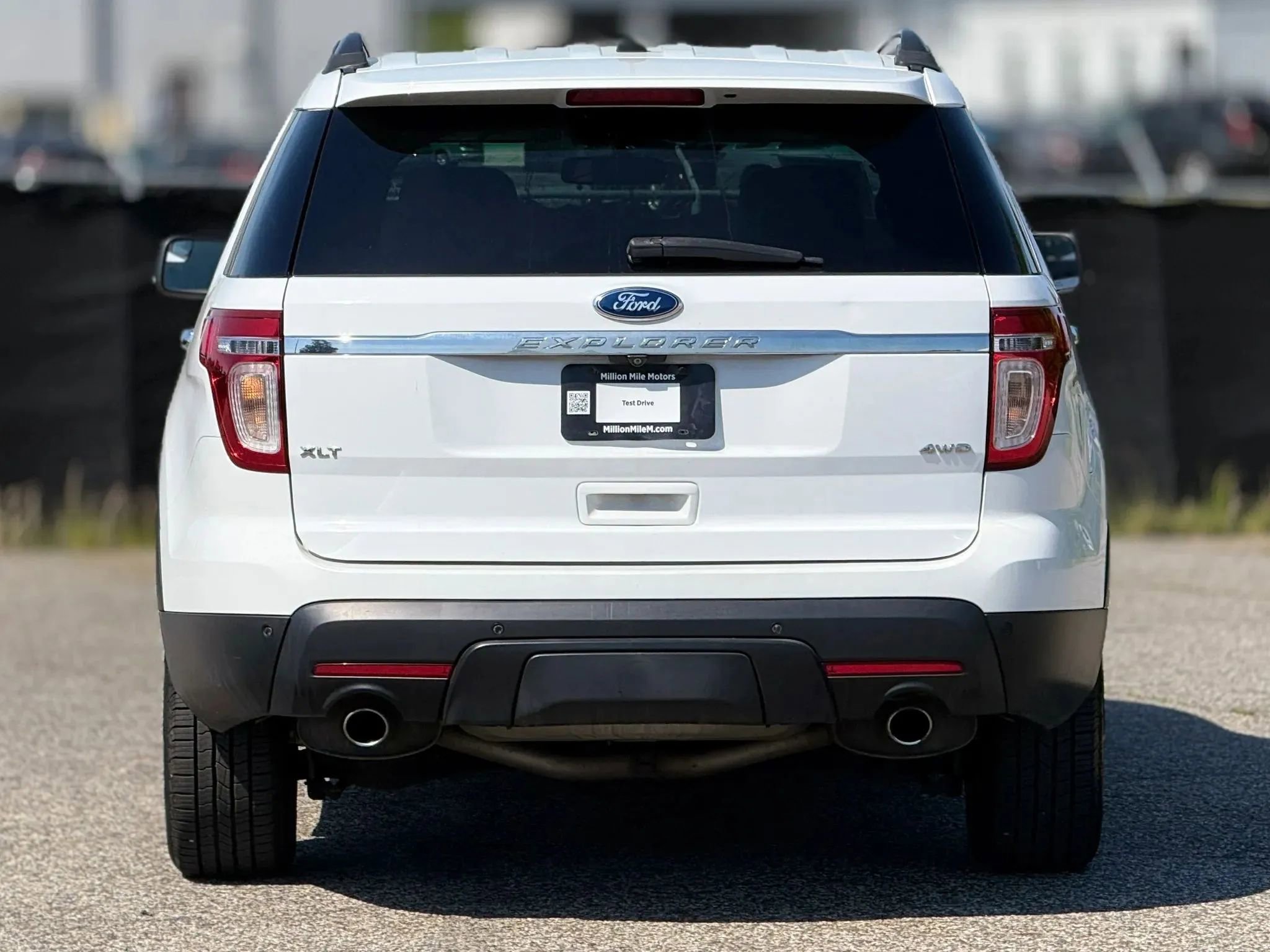 Used 2015 Ford Explorer XLT w/ Equipment Group 202A image 4