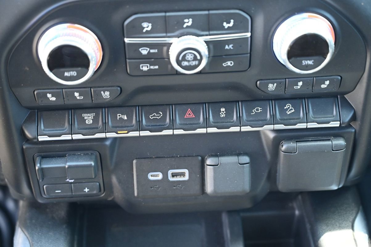 Used 2021 GMC Sierra 3500 AT4 w/ AT4 Preferred Package AWD/4WD image 24