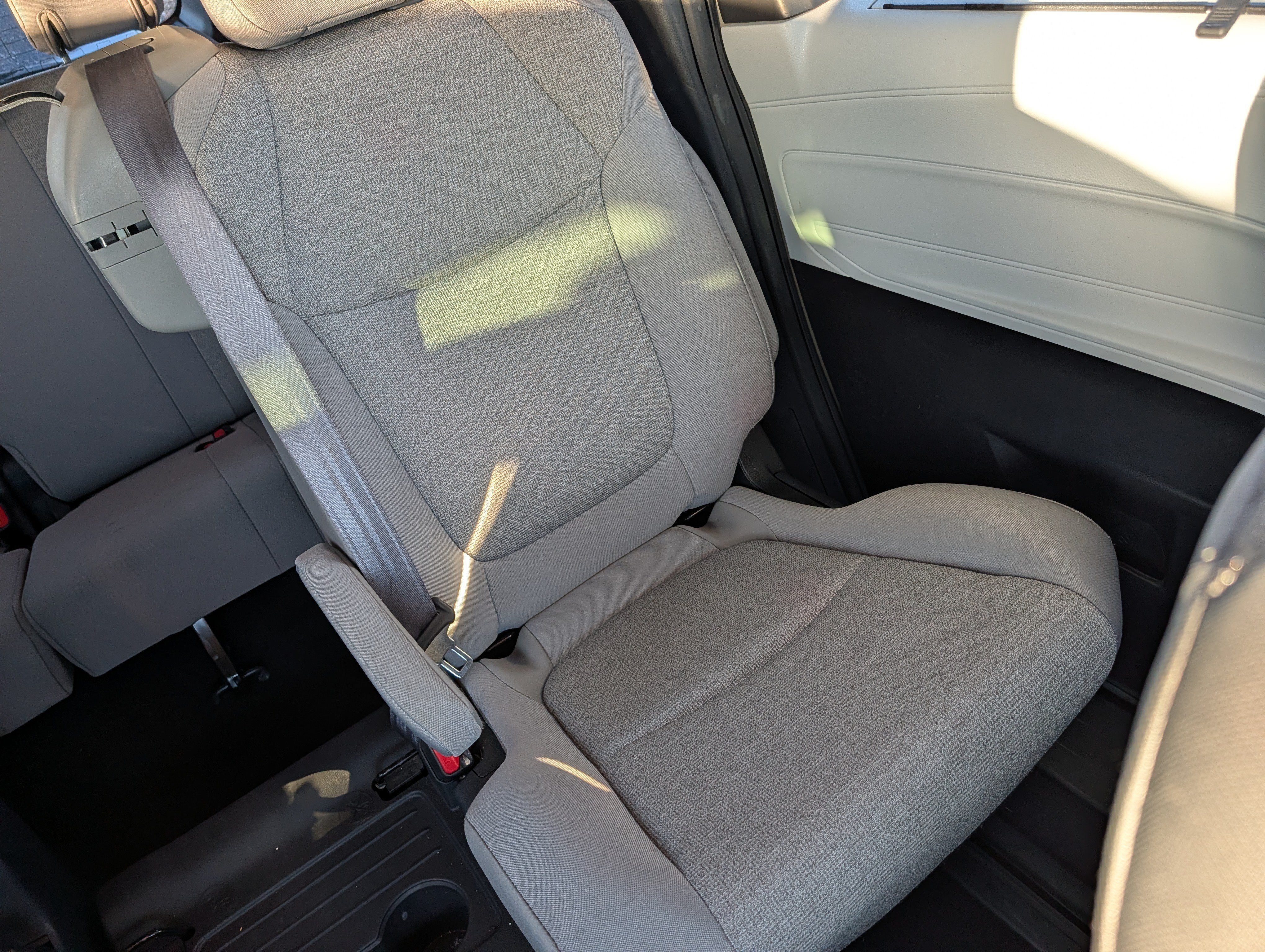 Used 2025 Toyota Sienna LE FWD image 14