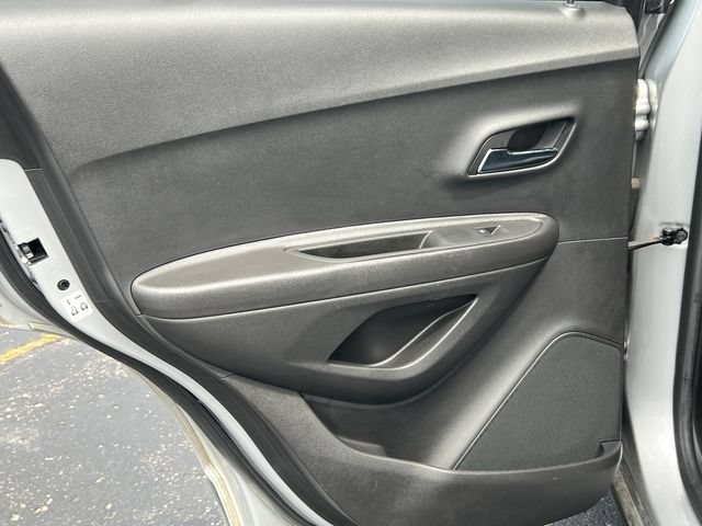 Used 2018 Chevrolet Trax LT w/ LT Convenience Package FWD image 30