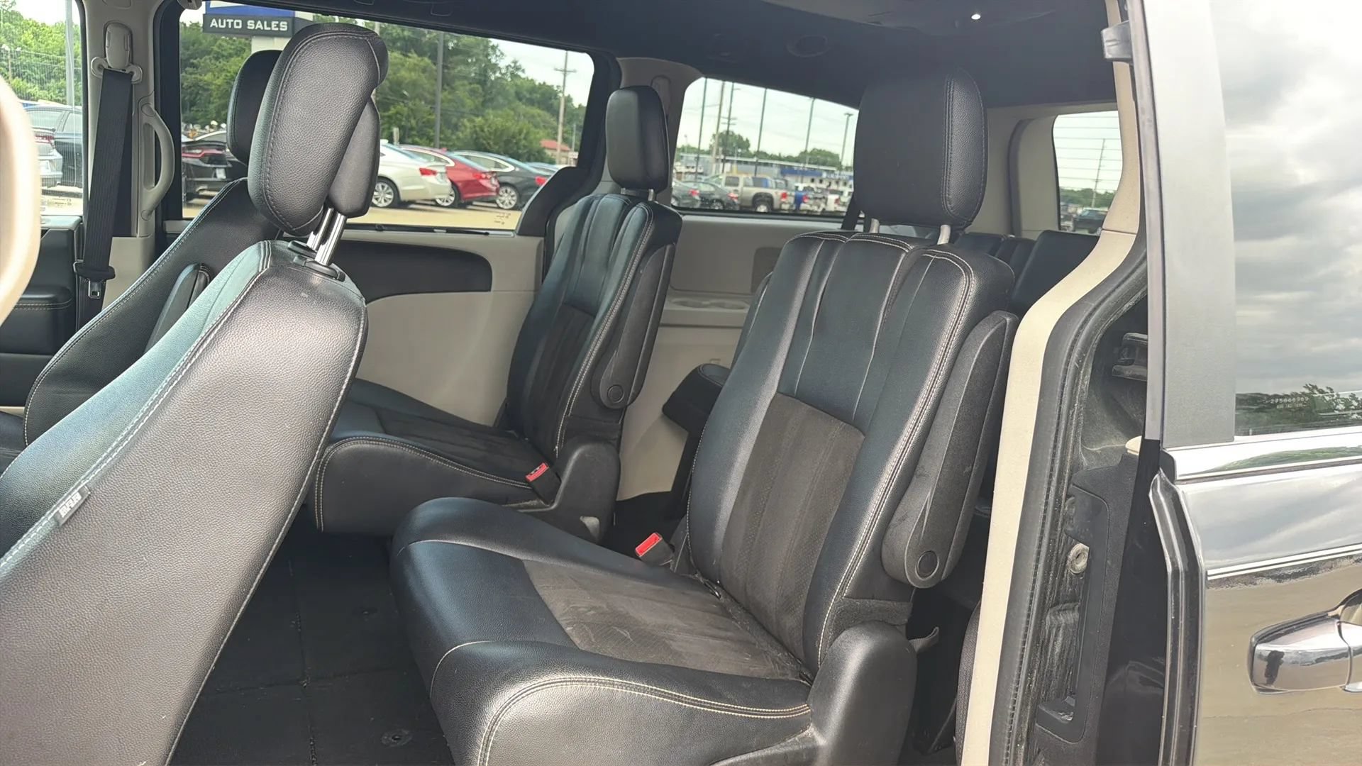Used 2019 Dodge Grand Caravan SXT w/ Driver Convenience Group FWD image 49