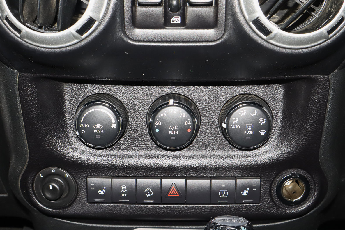 Used 2017 Jeep Wrangler Unlimited Rubicon image 12