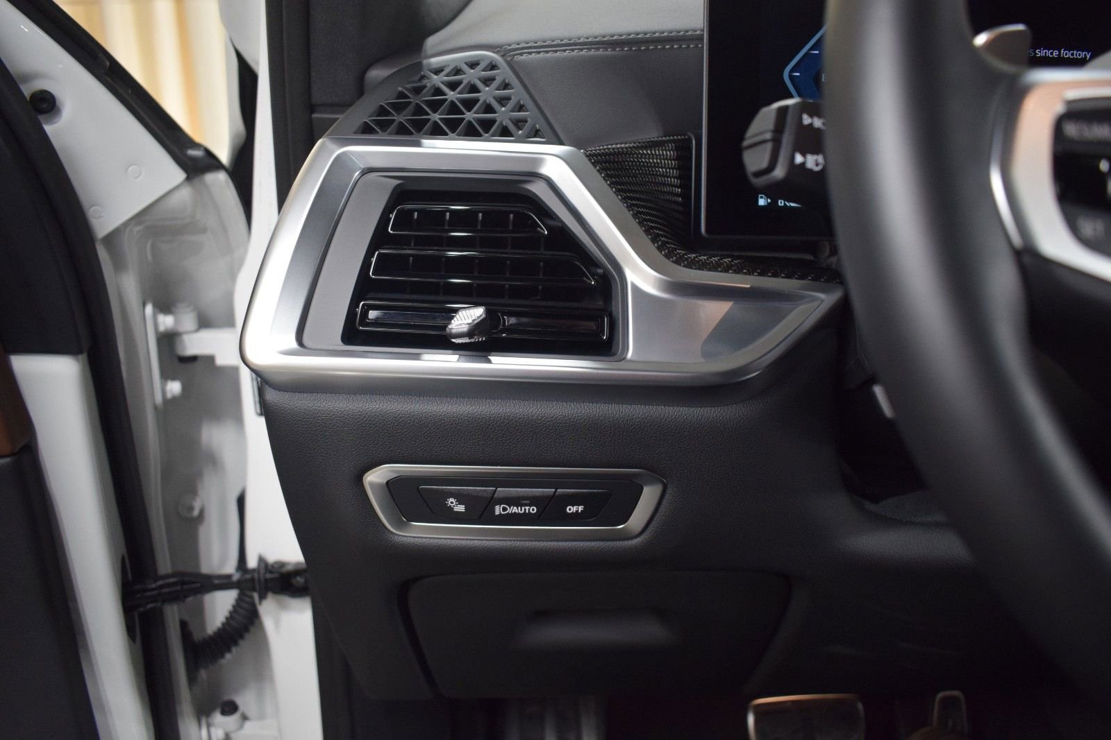 Used 2026 BMW X7 M60i image 31