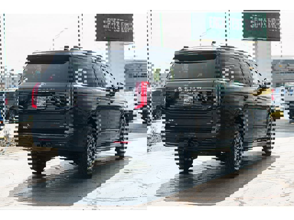 Used 2025 Ford Expedition Max Active image 4