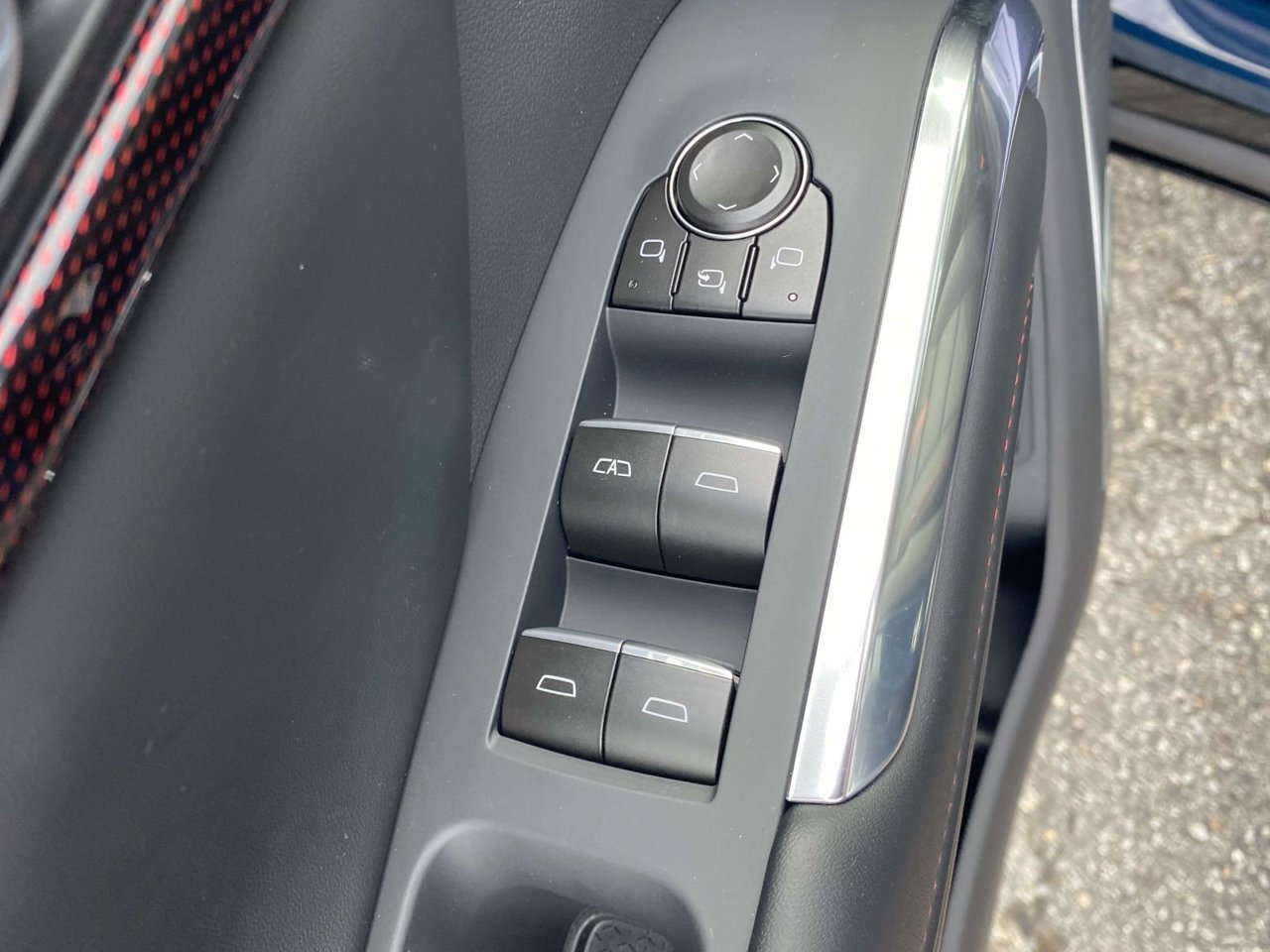 New 2027 Chevrolet Traverse RS FWD image 18