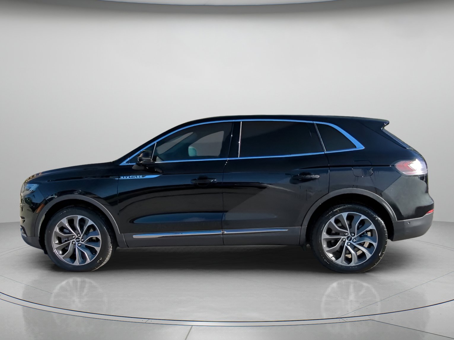 Used 2023 Lincoln Nautilus Reserve w/ Equipment Group 201A image 18