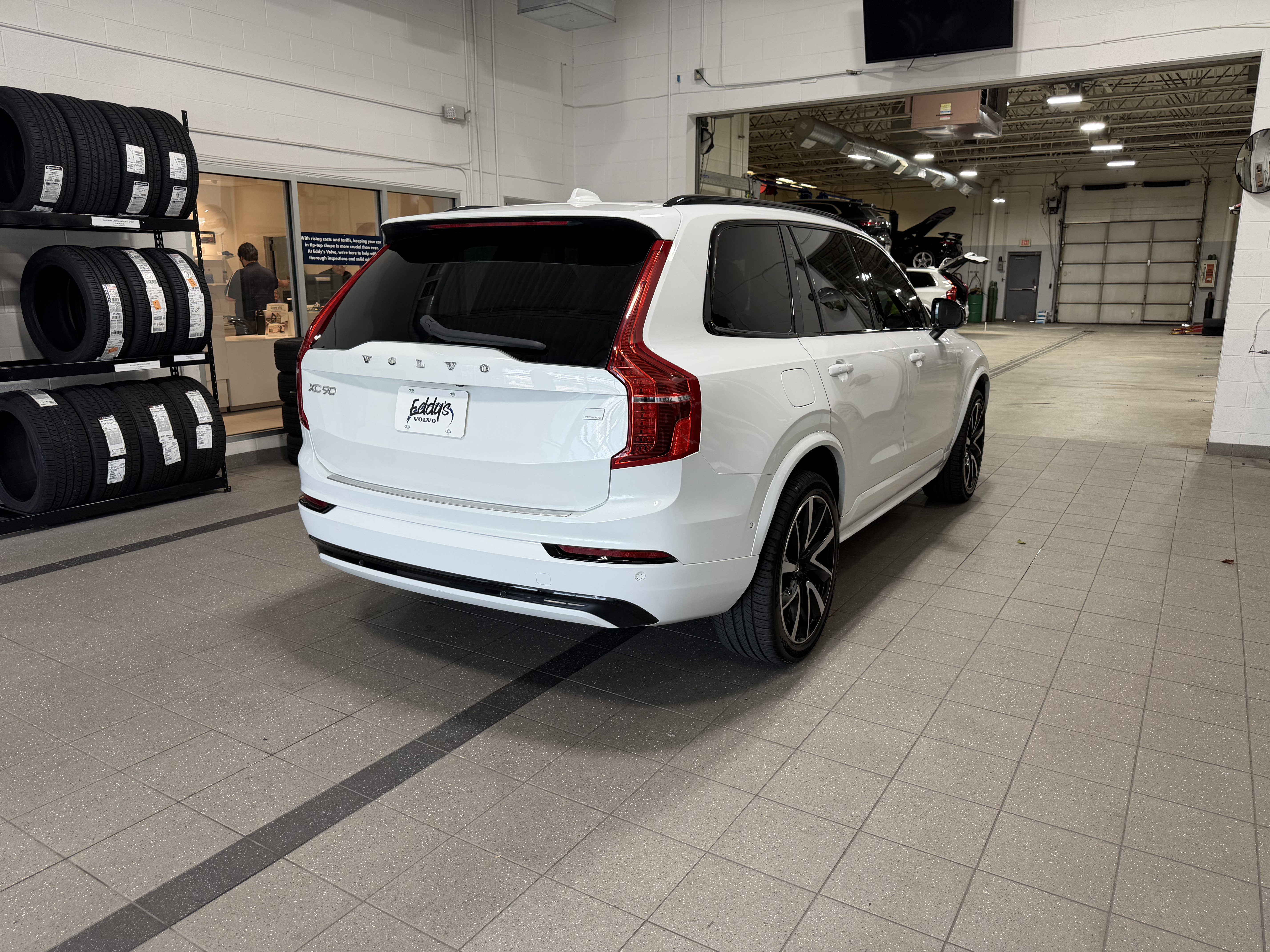 Used 2023 Volvo XC90 T8 Ultimate w/ Lounge Package AWD/4WD image 8