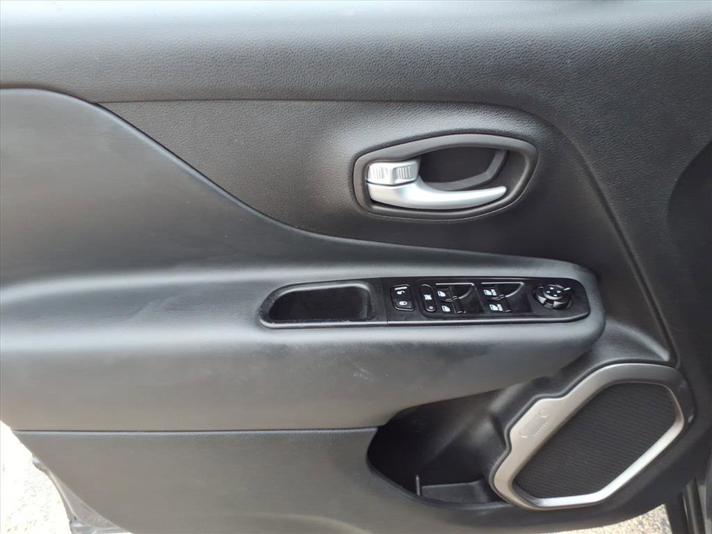 Used 2023 Jeep Renegade Latitude image 9