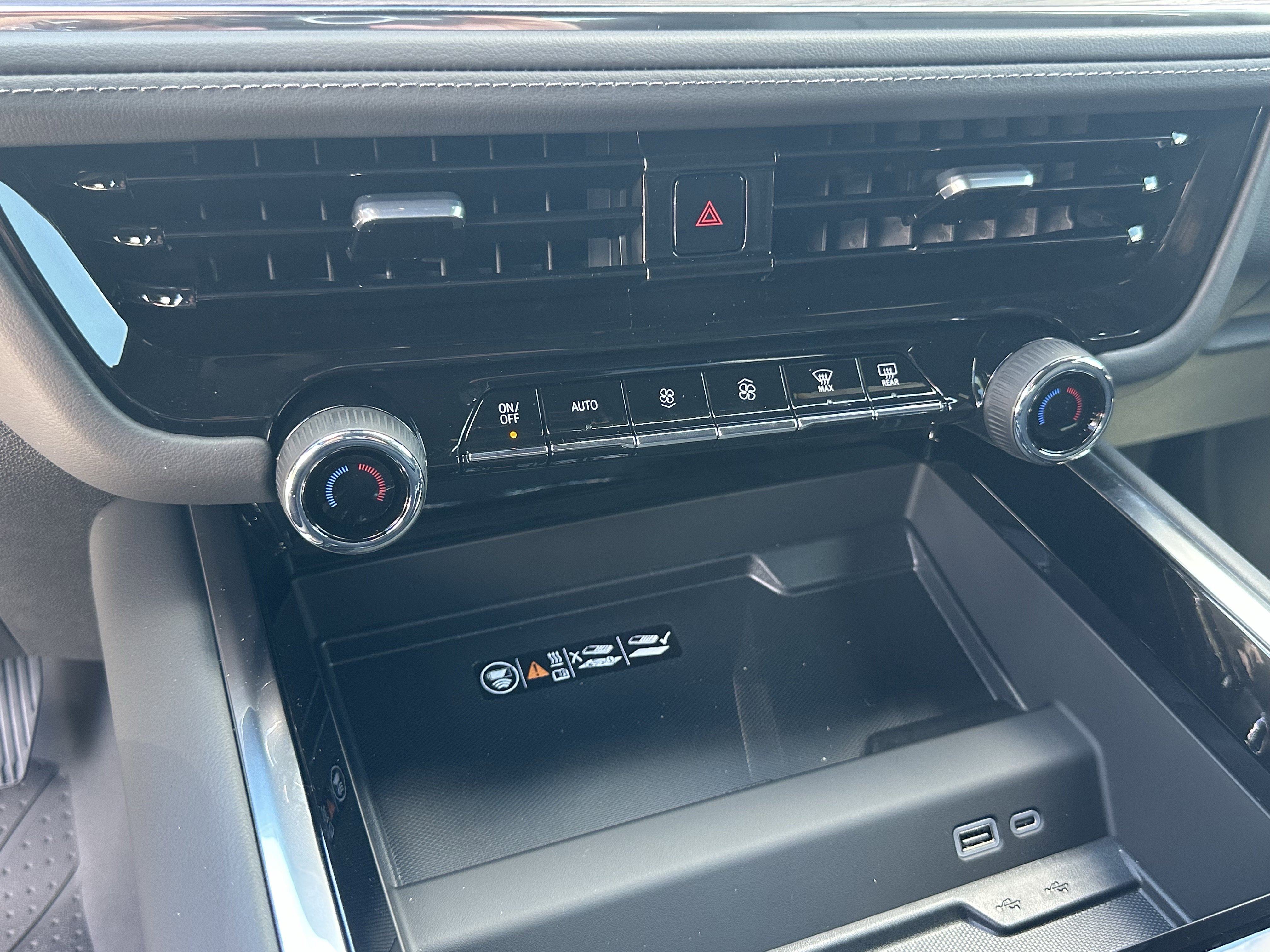 New 2026 Chevrolet Suburban LT w/ Comfort Package image 25