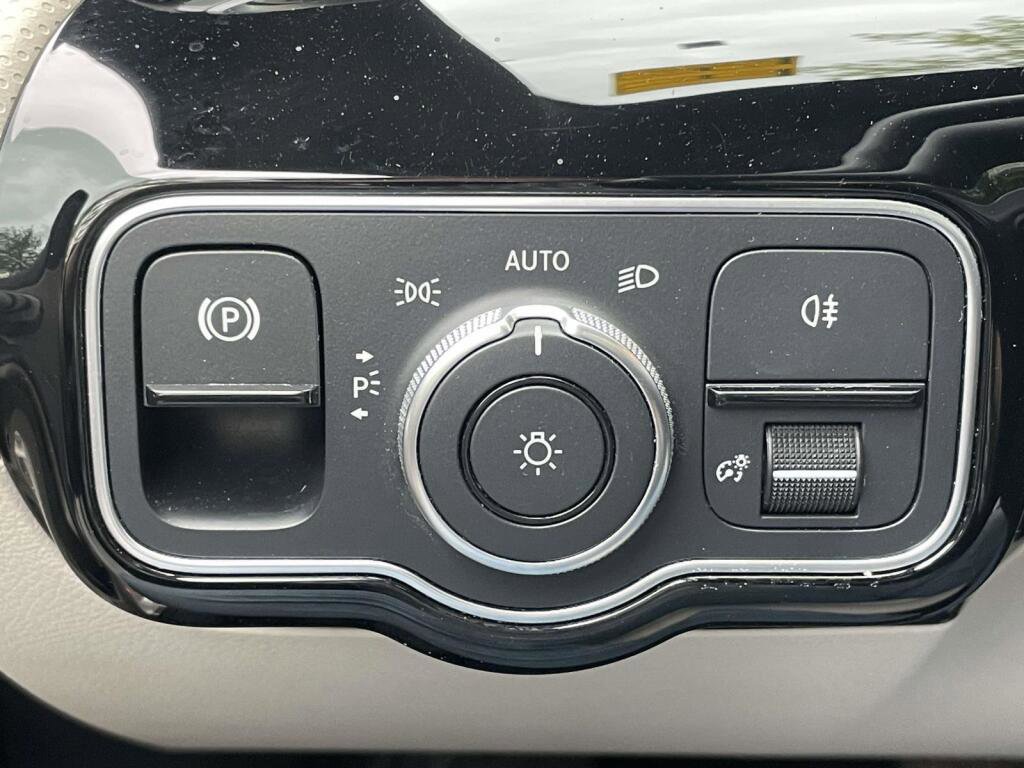 Certified 2023 Mercedes-Benz CLA 250 4MATIC image 33