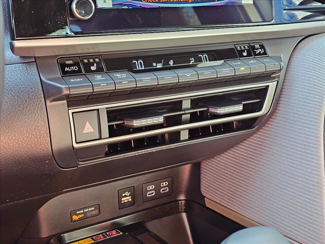 Used 2025 Toyota Camry SE w/ Convenience Package AWD/4WD image 29