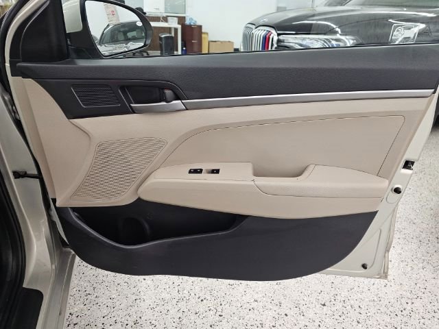 Used 2017 Hyundai Elantra SE w/ Cargo Package image 26