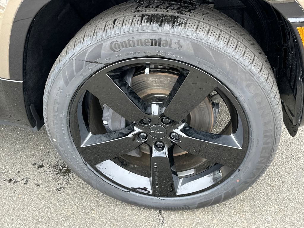 New 2026 Land Rover Defender 110 X-Dynamic SE image 7