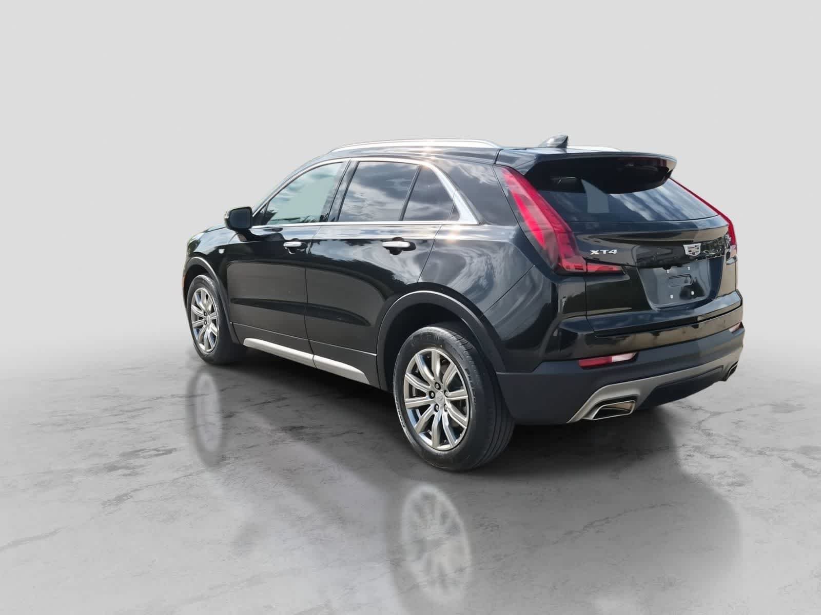 Used 2022 Cadillac XT4 Premium Luxury w/ Enhanced Visibility Package FWD image 6
