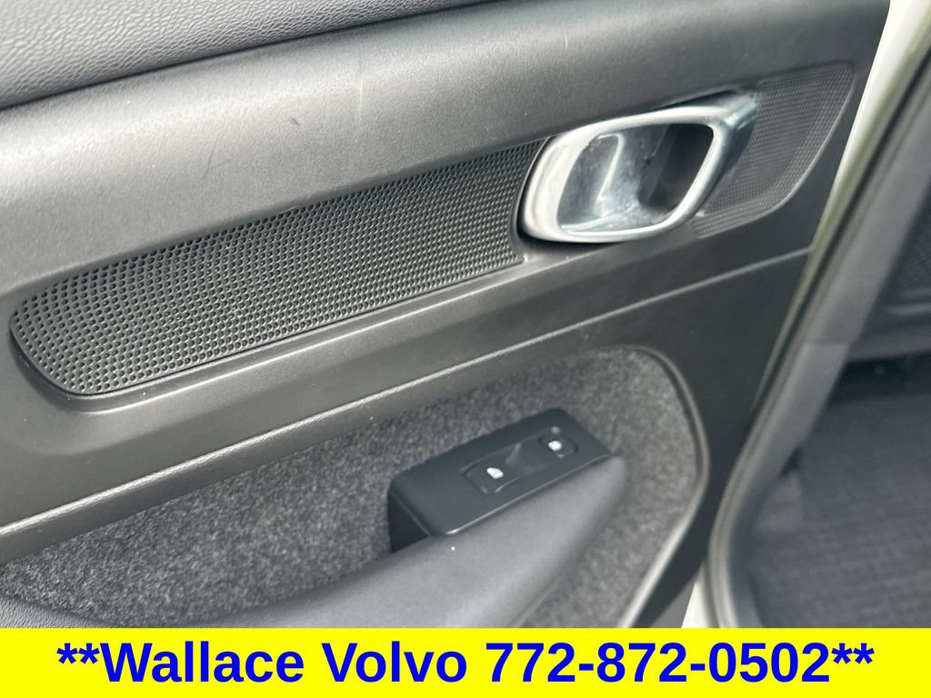 Used 2023 Volvo XC40 B5 Ultimate w/ Protection Package AWD/4WD image 12