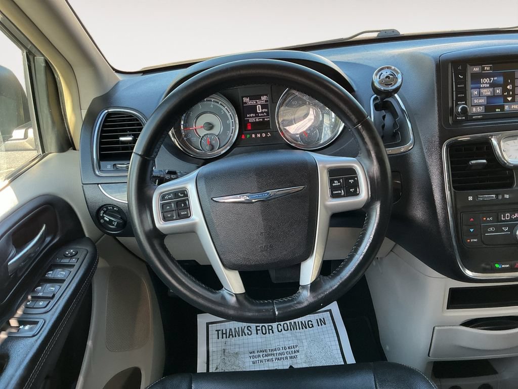 Used 2016 Chrysler Town & Country Touring FWD image 13