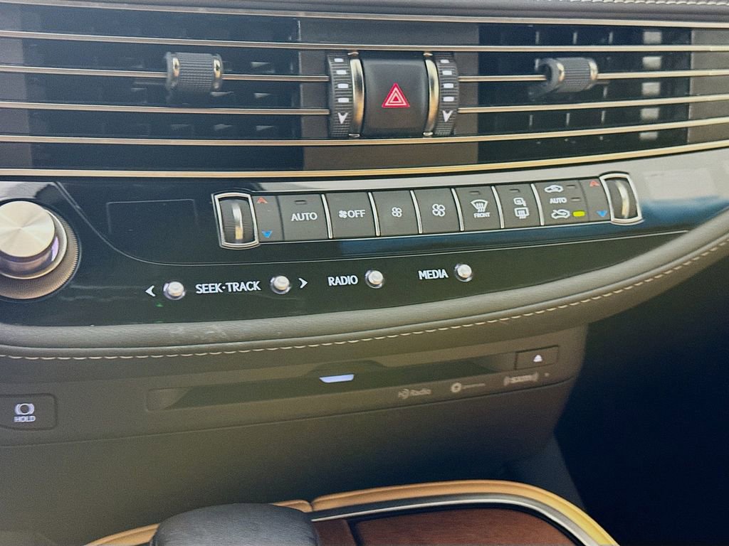 Used 2021 Lexus LS 500 w/ Accessory Package (Z2) image 18