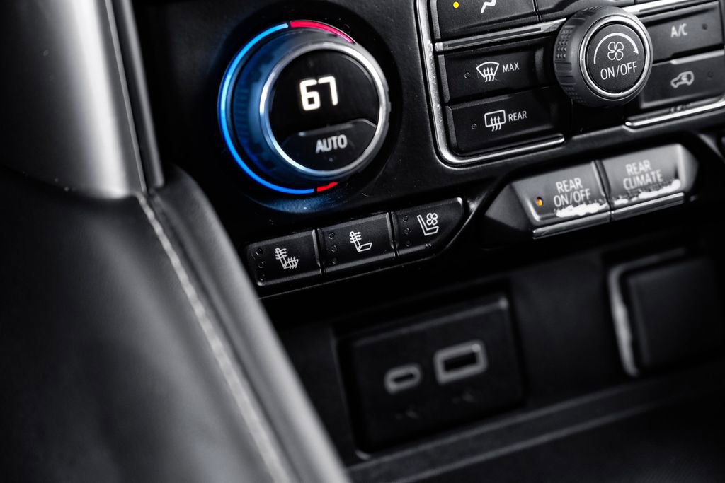 Used 2024 Chevrolet Suburban Premier image 17