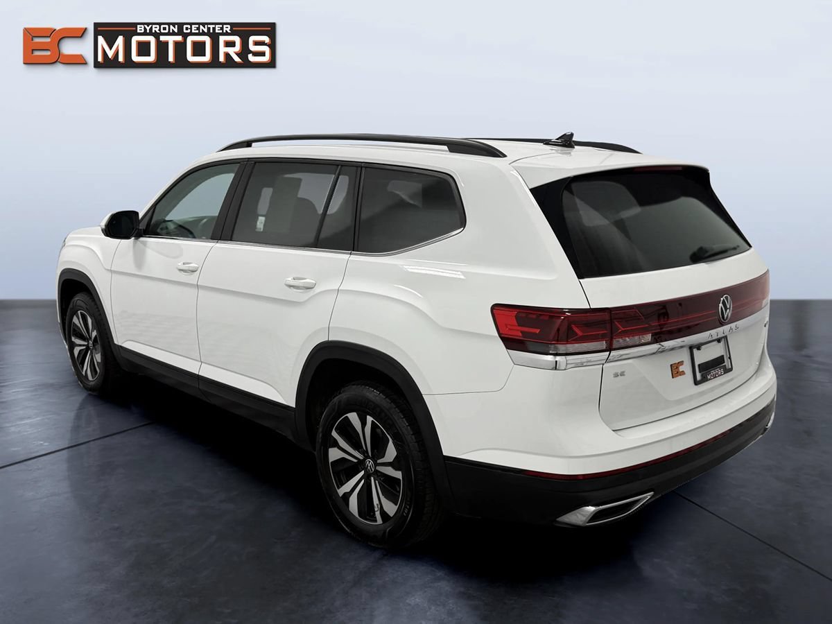 Used 2024 Volkswagen Atlas SE AWD/4WD image 4