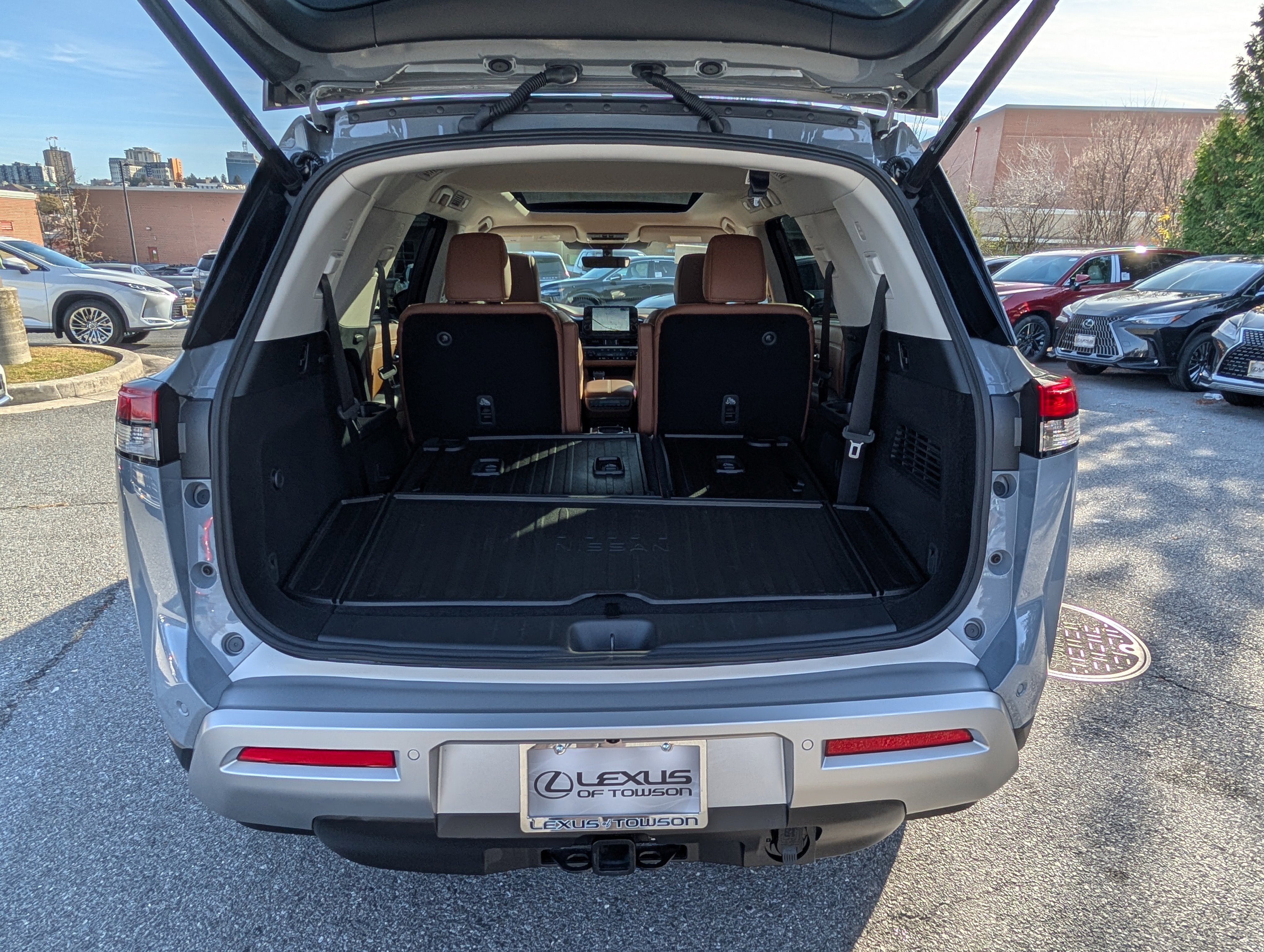 Used 2025 Nissan Pathfinder Platinum image 14