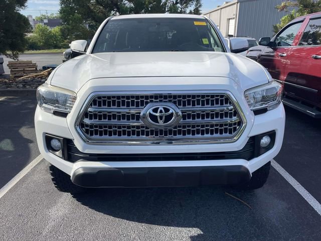 Used 2016 Toyota Tacoma TRD Off-Road w/ Premium & Technology Package RWD image 2