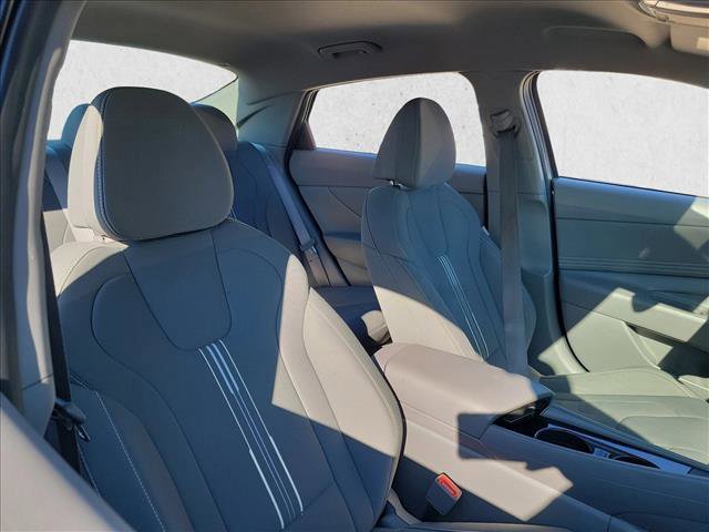 Used 2023 Hyundai Elantra SEL w/ Convenience Package image 14