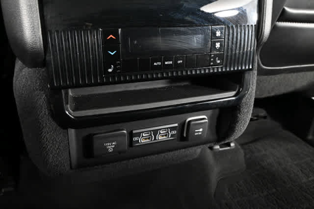 Used 2024 Jeep Wagoneer L Series II w/ Flexible Seating Group image 18