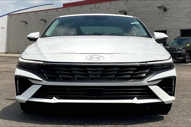 New 2025 Hyundai Elantra Limited image 16