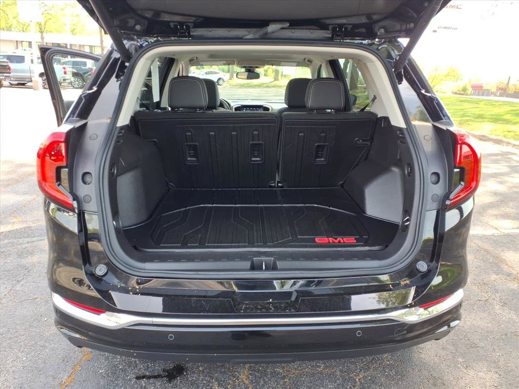 Used 2023 GMC Terrain Denali w/ Denali Premium Package AWD/4WD image 30