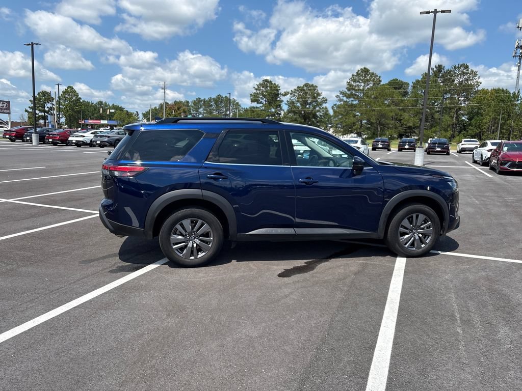 Used 2025 Nissan Pathfinder SV FWD image 32