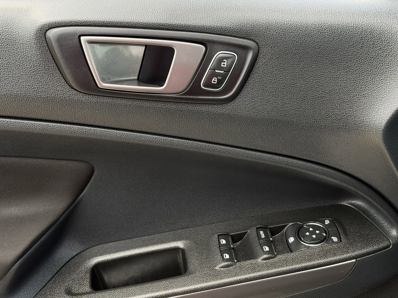 Used 2021 Ford EcoSport SE FWD image 23