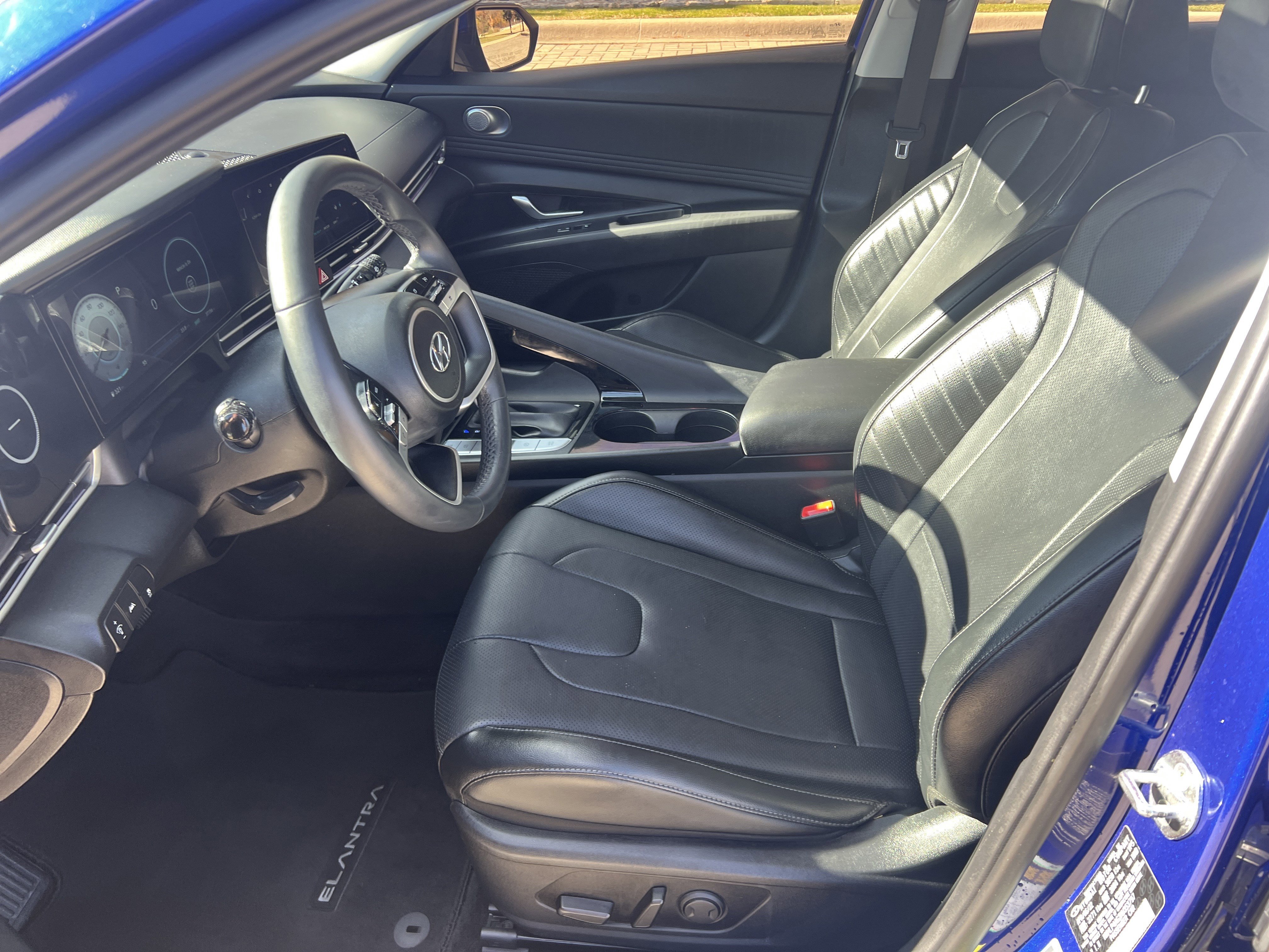 Used 2022 Hyundai Elantra Limited image 16