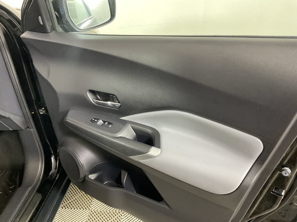 Used 2021 Nissan Kicks SR w/ SR Premium Package FWD image 23