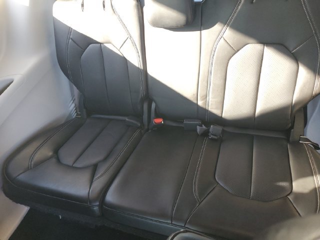 Used 2023 Chrysler Pacifica Touring-L FWD image 10