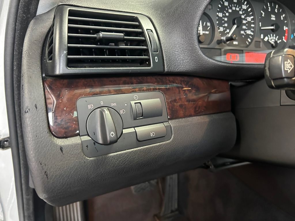 Used 2003 BMW 325i Sedan image 20