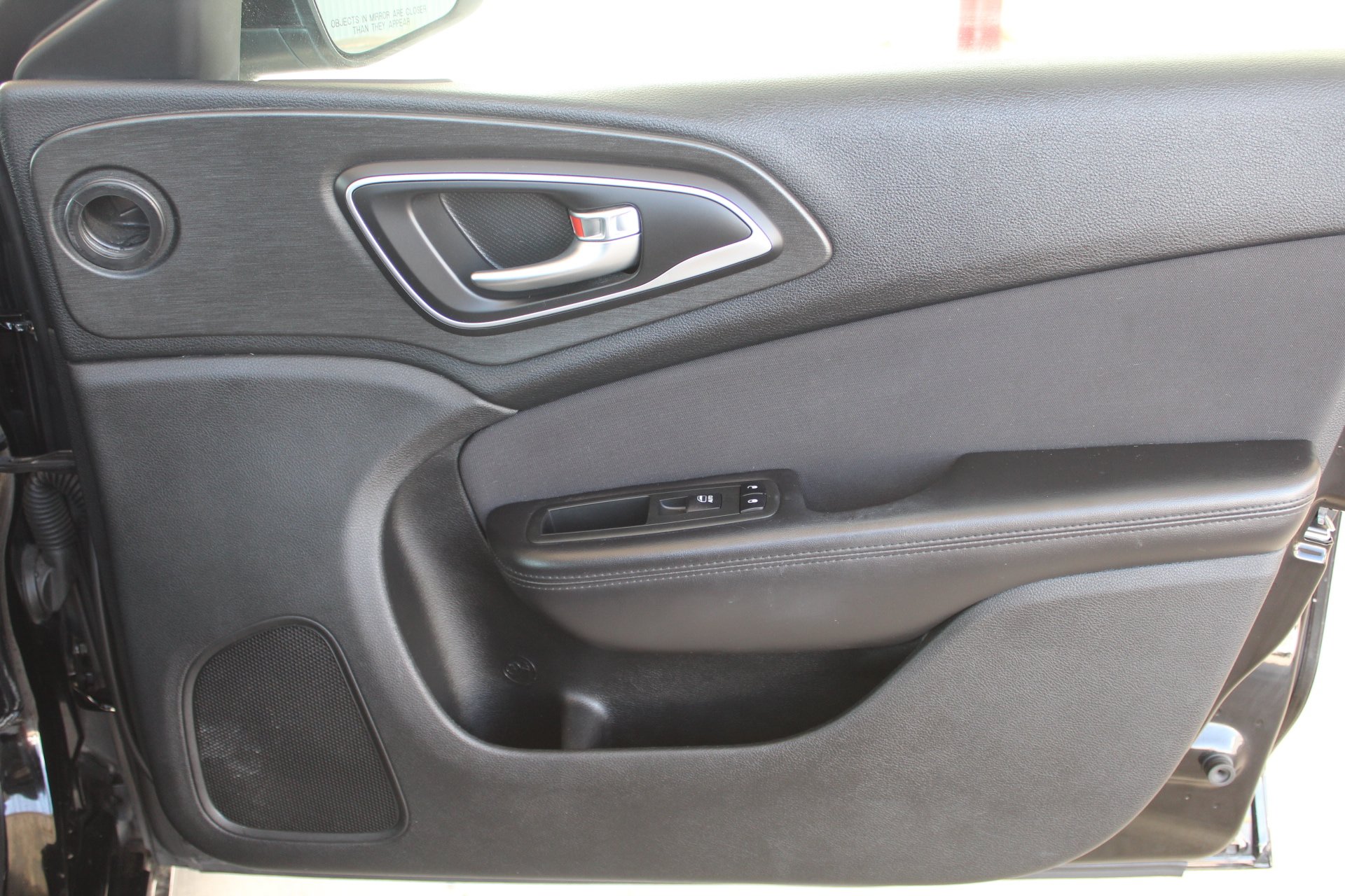 Used 2015 Chrysler 200 Limited FWD image 17