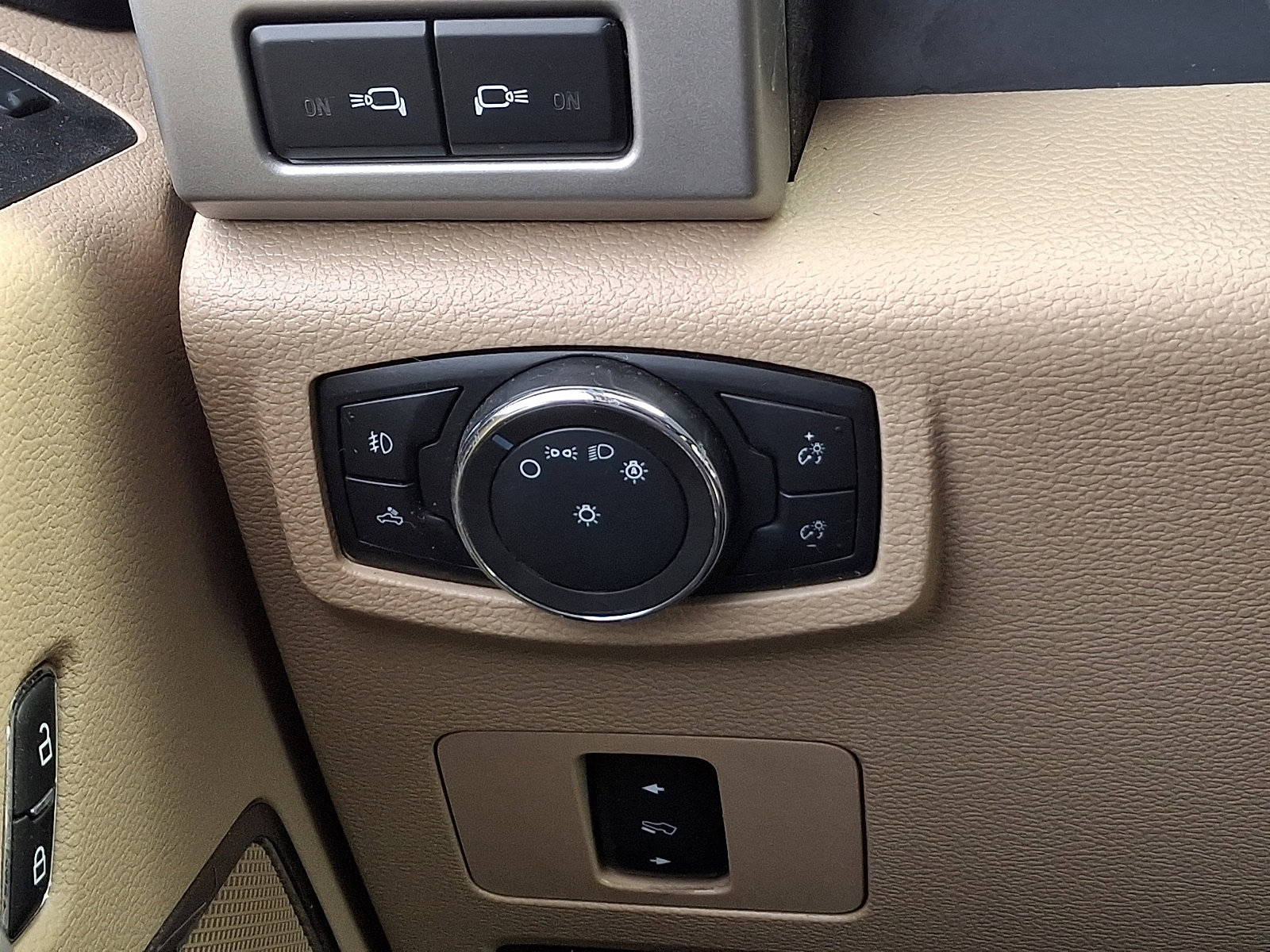 Used 2020 Ford F250 Lariat w/ Chrome Package image 24