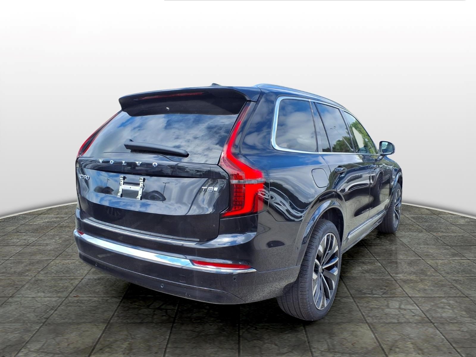 New 2026 Volvo XC90 T8 Plus w/ Protection Package AWD/4WD image 3