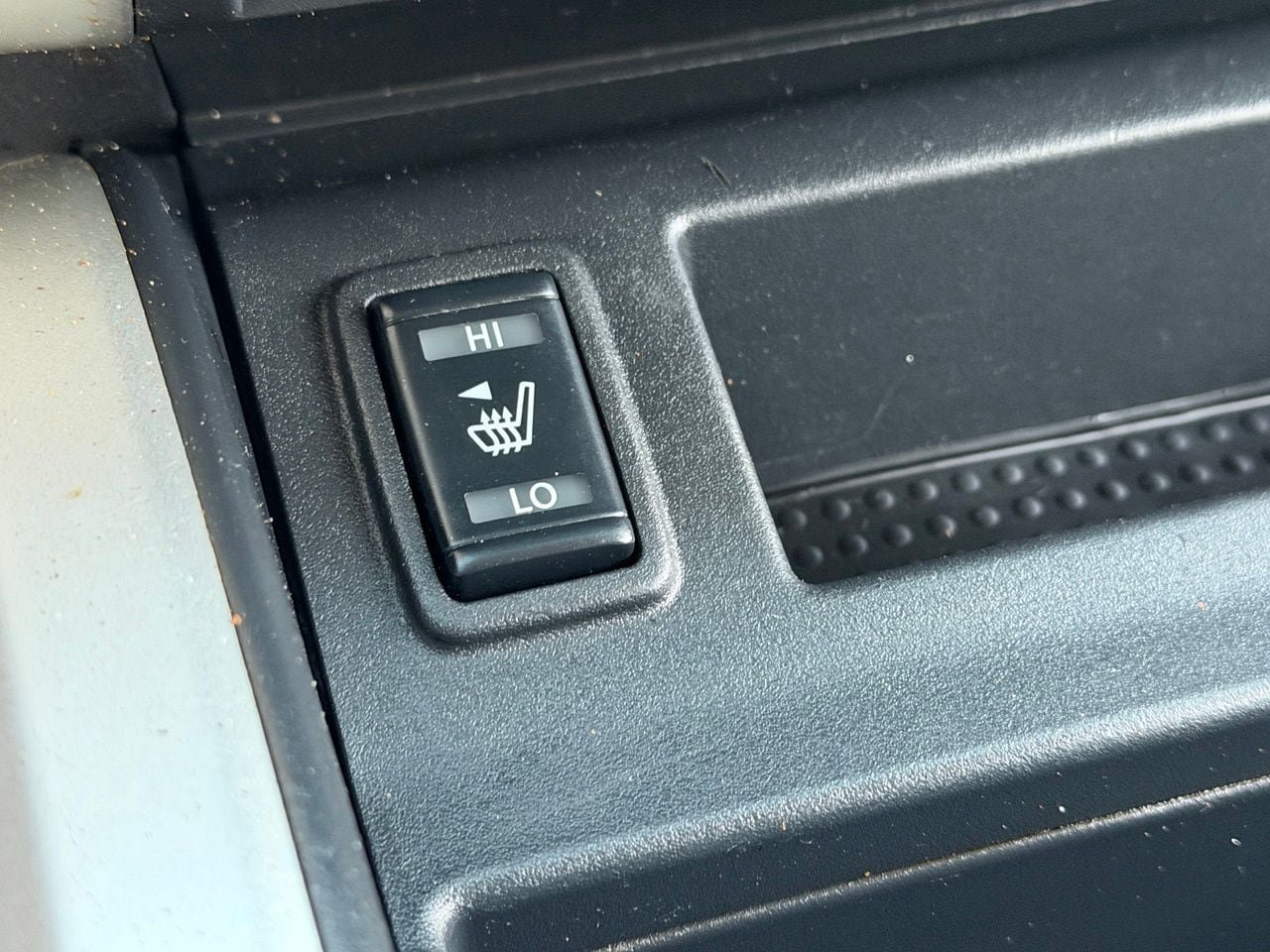 Used 2020 Nissan Titan SL w/ Moonroof Package RWD image 24